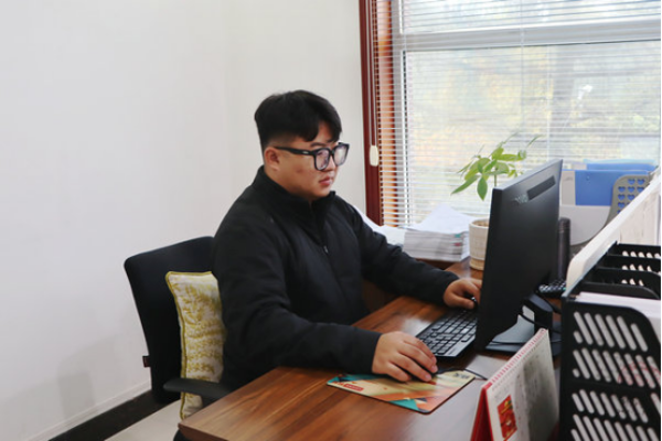 在平凡的崗位上綻放青春光彩-盧巖217 在平凡的崗位上綻放青春光彩-盧巖217