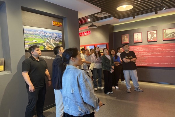 參觀寧國(guó)水泥廠廠史館 參觀寧國(guó)水泥廠廠史館