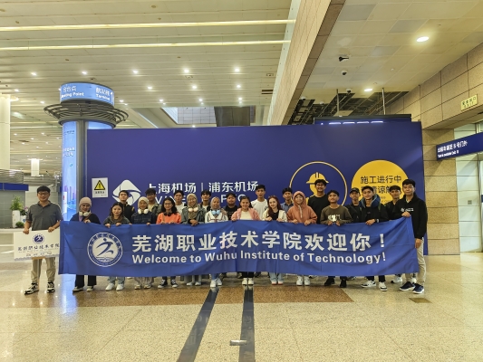 2.上海機(jī)場(chǎng)迎接 2.上海機(jī)場(chǎng)迎接