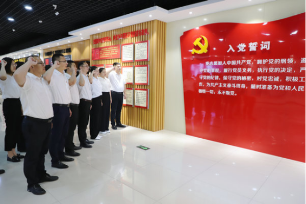 黨務(wù)深耕的“實(shí)干先鋒”—記集團(tuán)2025年“優(yōu)秀黨務(wù)工作者”孟亭亭881 黨務(wù)深耕的“實(shí)干先鋒”—記集團(tuán)2025年“優(yōu)秀黨務(wù)工作者”孟亭亭881