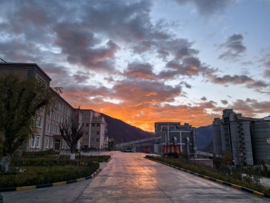 八宿海螺斯珍——廠穹流霞_副本